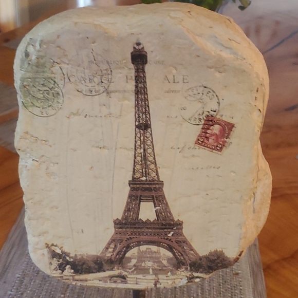 Eiffel tower plaster decor on metal base - Picture 4 of 4